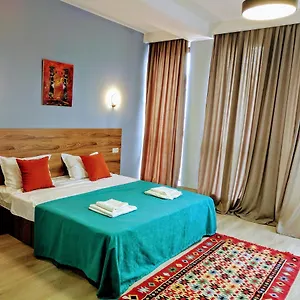 https://hotllel-5-rooms.alltbilisihotels.com